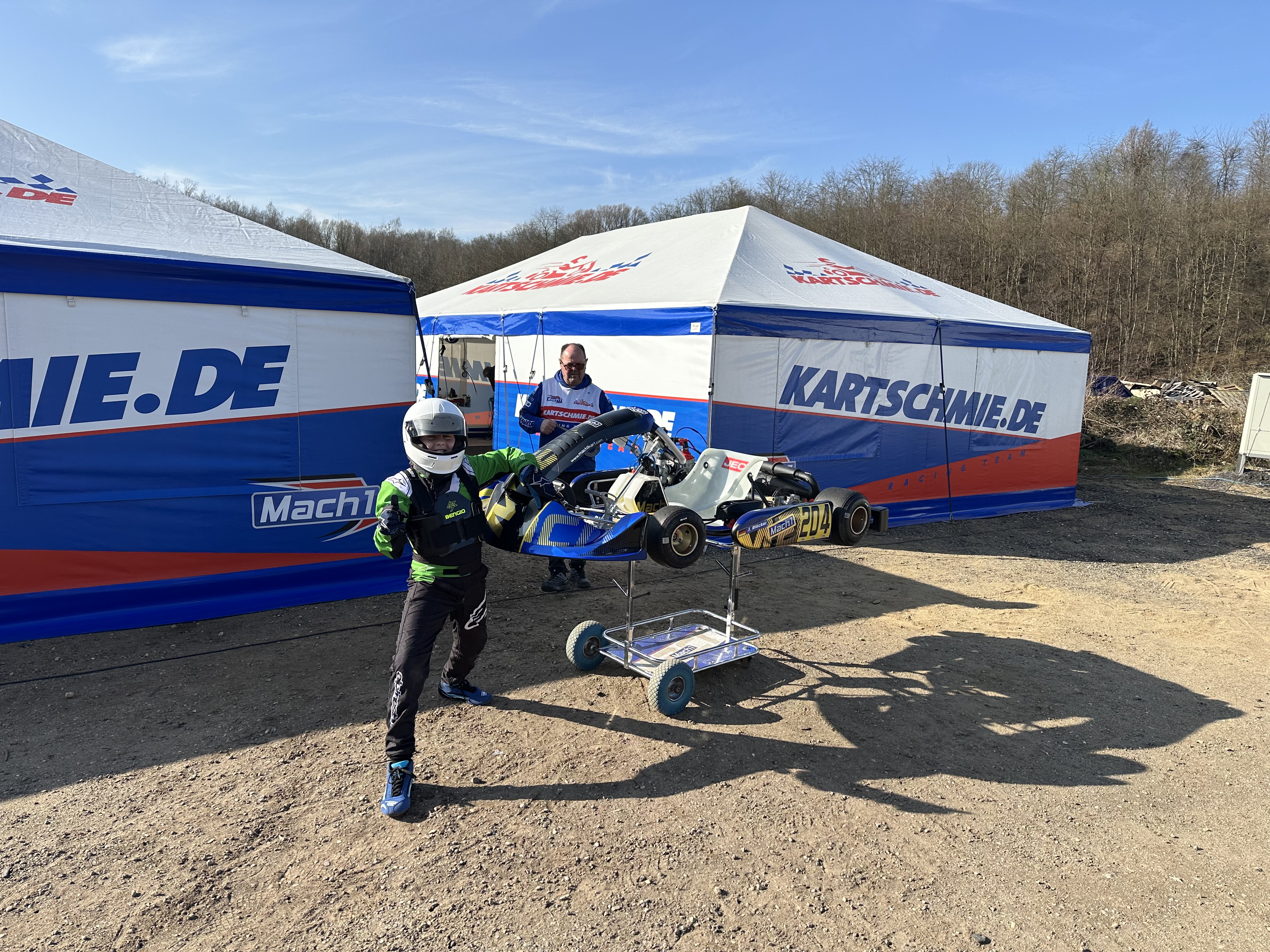Joris beim Kartfahren